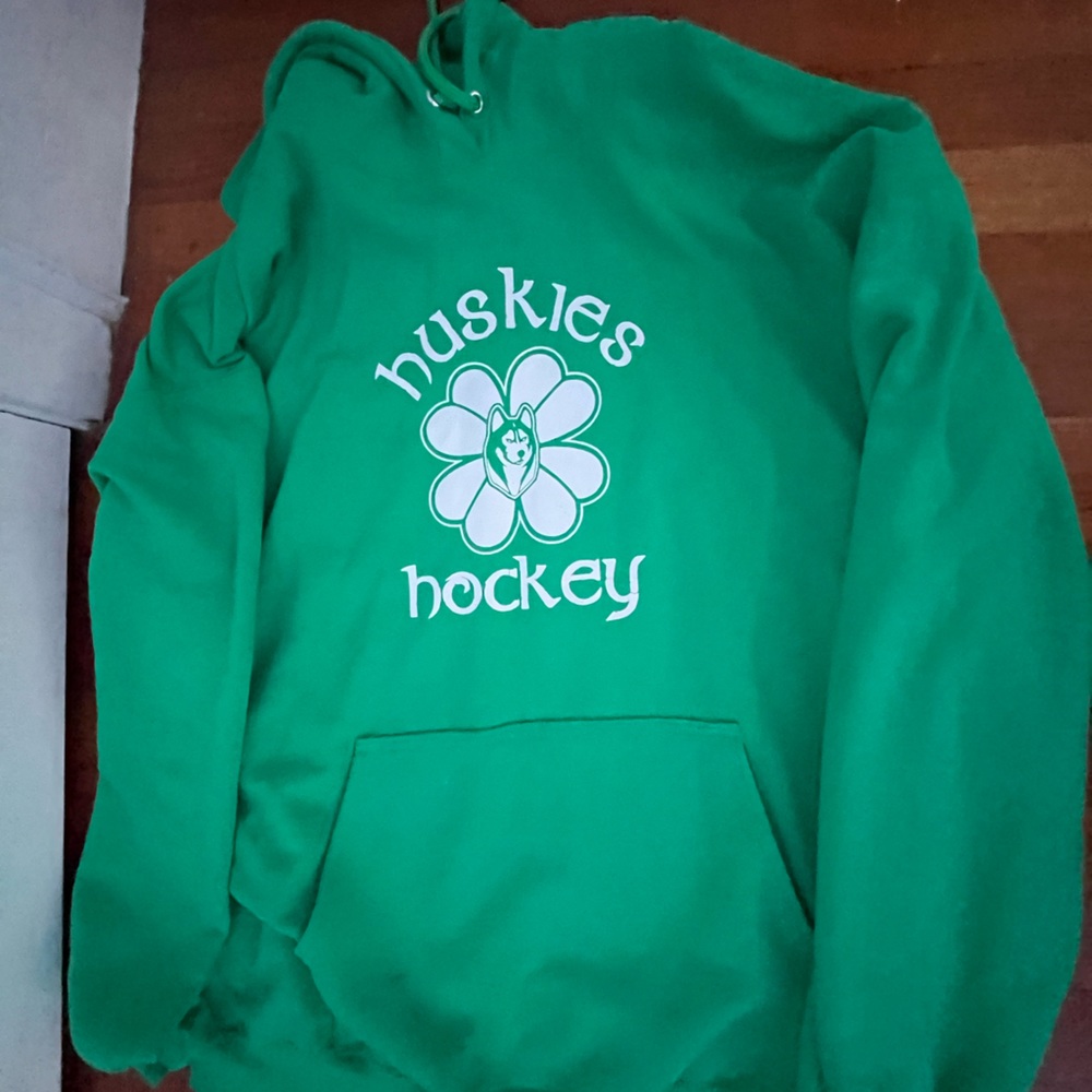 NORTHEASTERN UNIVERSITY ST PATRICKS DAY HUSKIES SWEATSHIRT